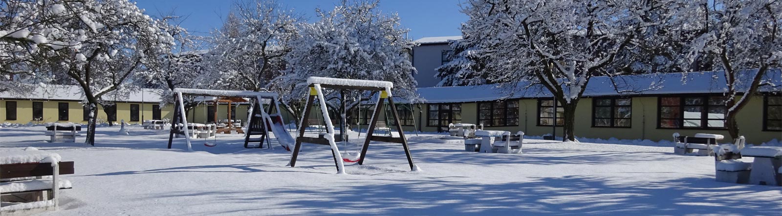 CENTRUM POBYTOVÝCH<br />A TERÉNNÍCH SOCIÁLNÍCH SLUŽEB<br />ZBŮCH