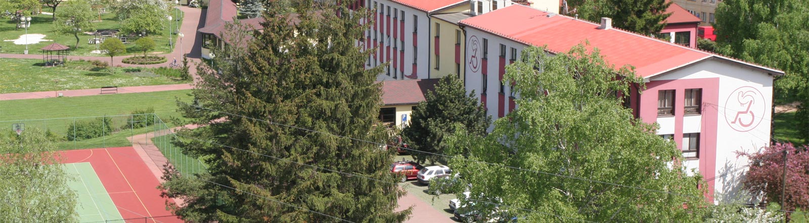 CENTRUM POBYTOVÝCH<br />A TERÉNNÍCH SOCIÁLNÍCH SLUŽEB<br />ZBŮCH